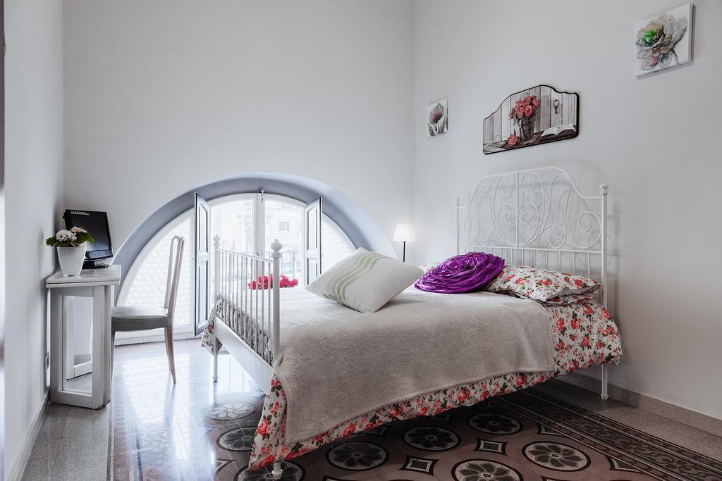 רומא Glam Sm Maggiore Guest House מראה חיצוני תמונה