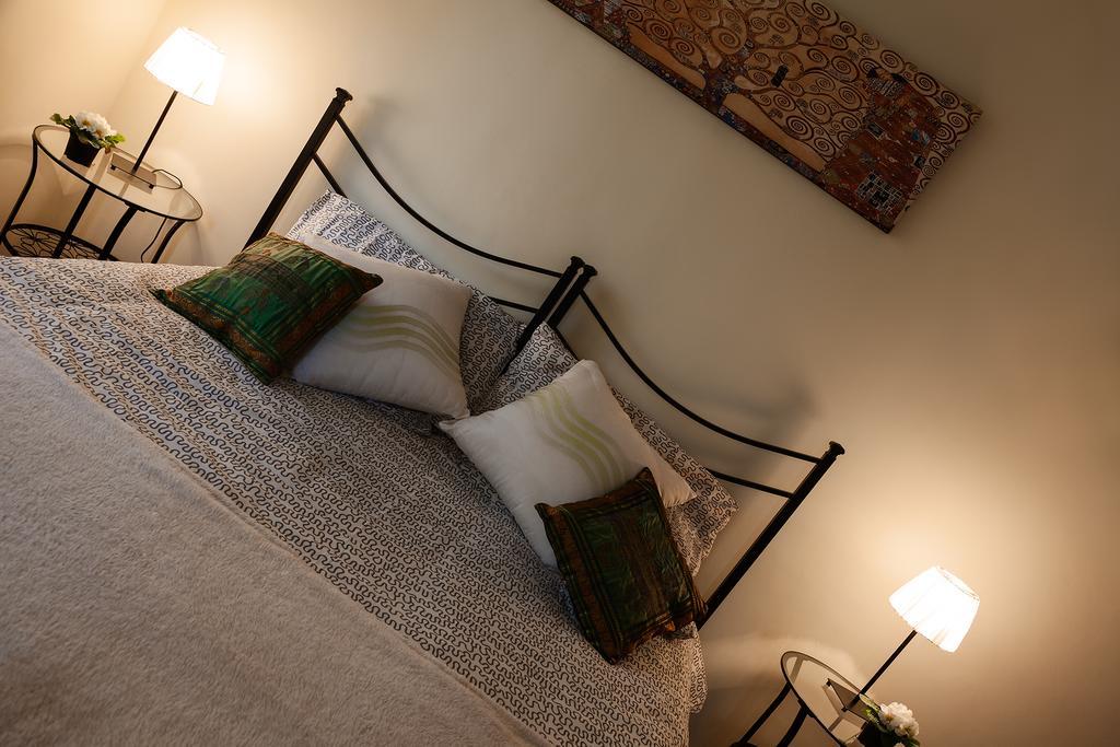 רומא Glam Sm Maggiore Guest House מראה חיצוני תמונה